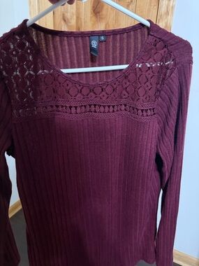 Women's Lace Yoke Ribbed Sweater Top - Burgundy